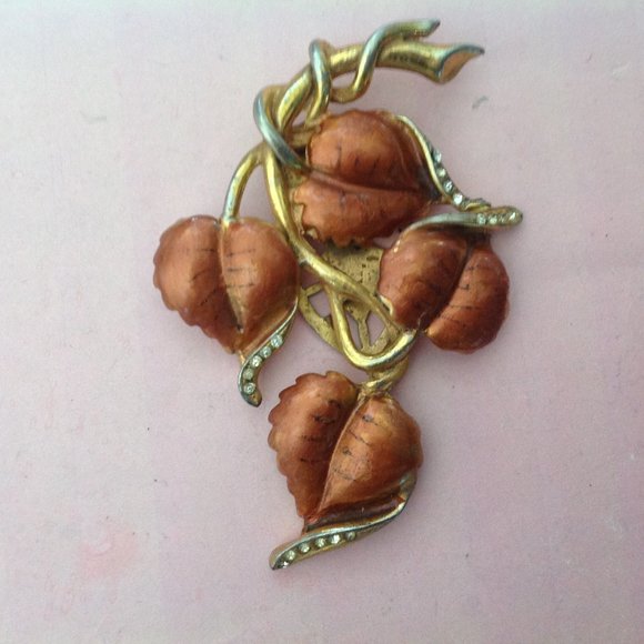 **Sale** Vintage Unsigned DeRosa Leaf Dress/Fur Clip Married Earrings - Picture 3 of 4